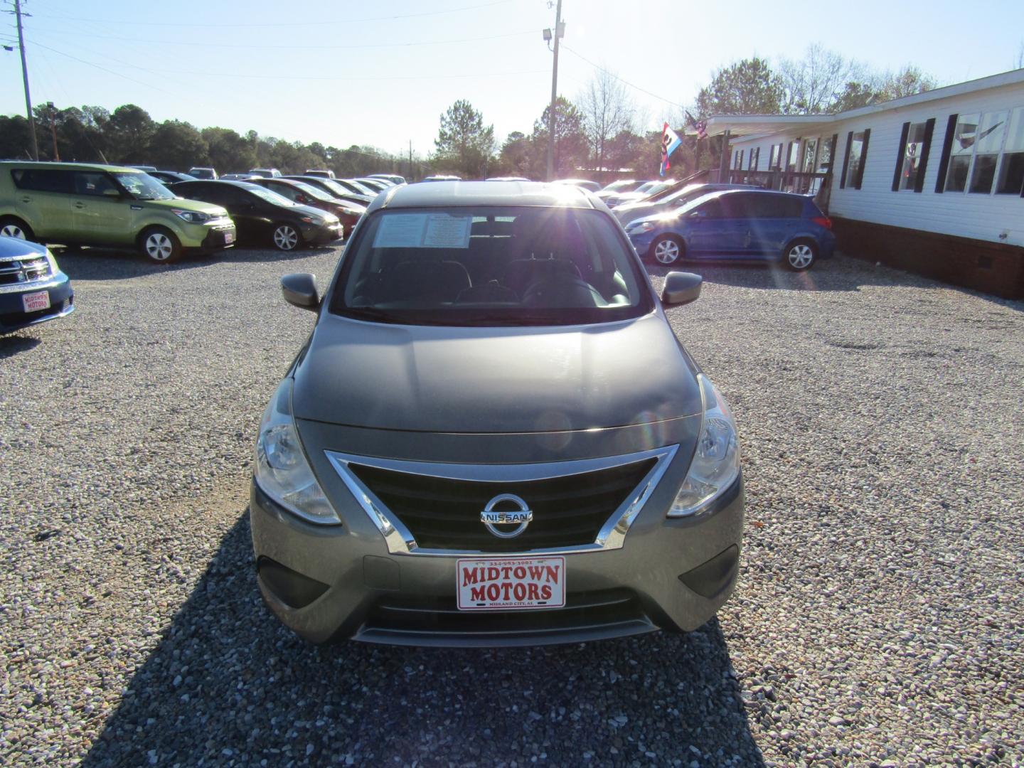2018 Gray Nissan Versa (3N1CN7AP7JL) , Automatic transmission, located at 15016 S Hwy 231, Midland City, AL, 36350, (334) 983-3001, 31.306210, -85.495277 - Photo#1